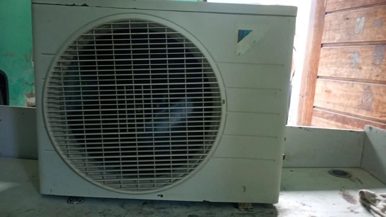 Vendo condensadora de 12 mil BTUs 