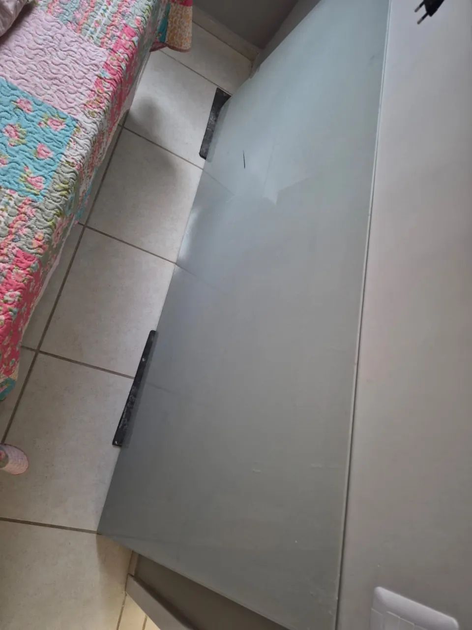 Mesa com tampo de vidro 