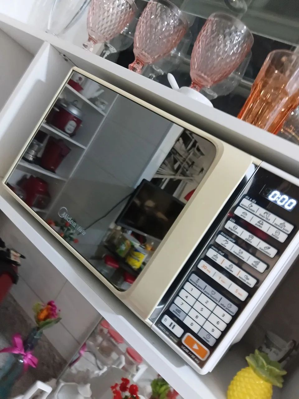 MICROONDAS BRANCO 21 LITROS COM FRENTE ESPELHADA 