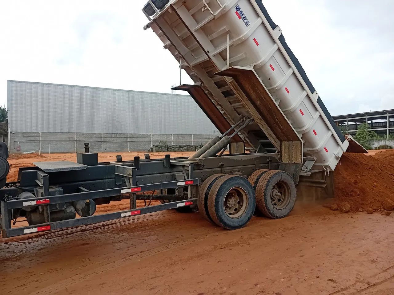 Vende-se materiais como Areia, Piçarra e Aterro 12 m³ - Foto 4