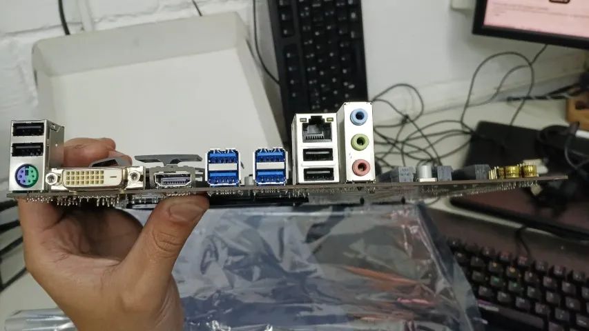 Placa mãe Gigabyte Ultra Durable GA-AB350M-DS3H V2 - Foto 2