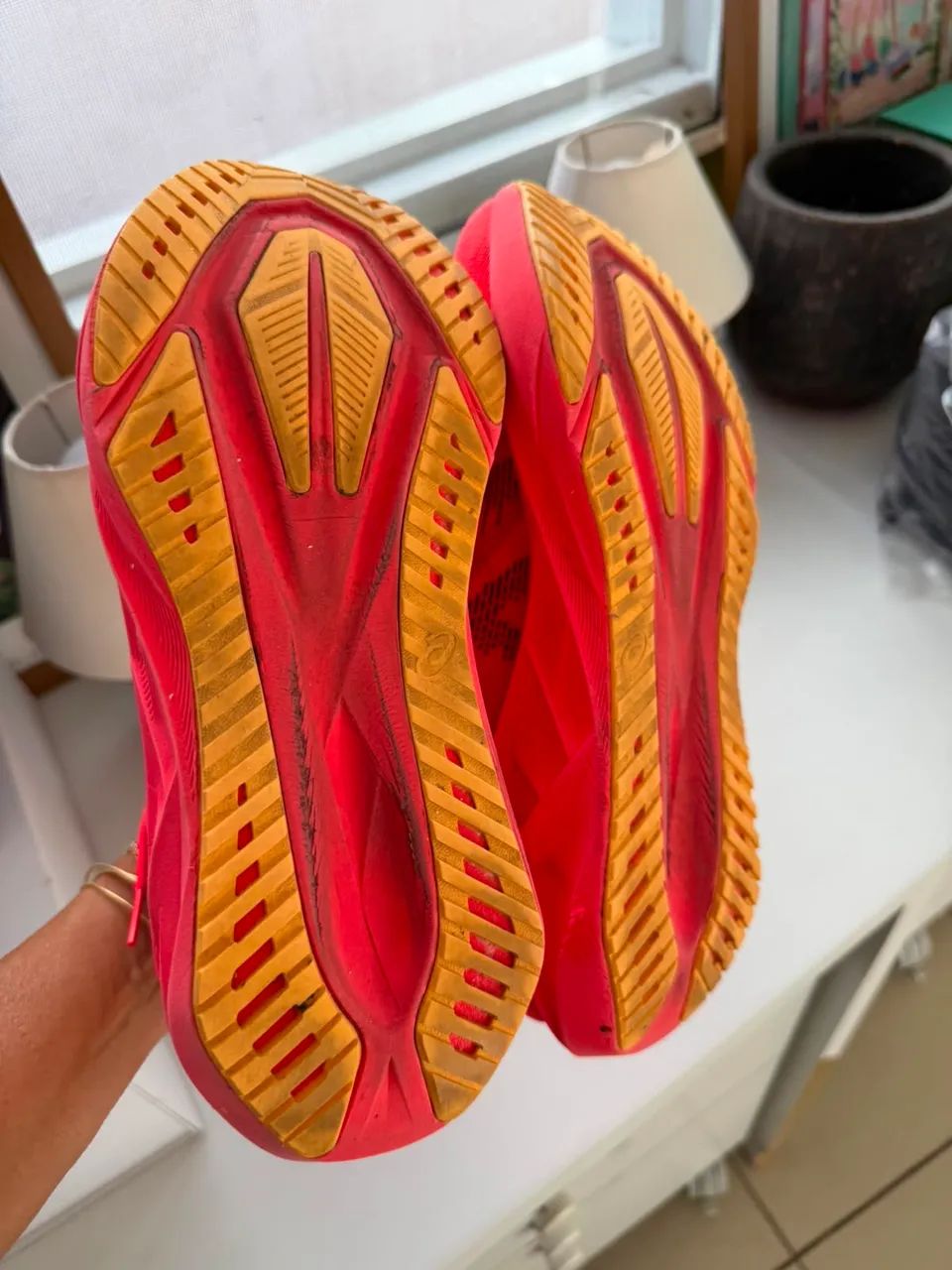     Tênis ASICS Novablast 4 Original - Excelente Estado - Foto 4