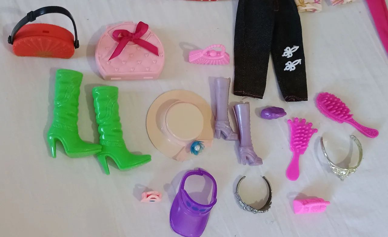 Roupas e acessórios para bonecas barbie - Foto 5