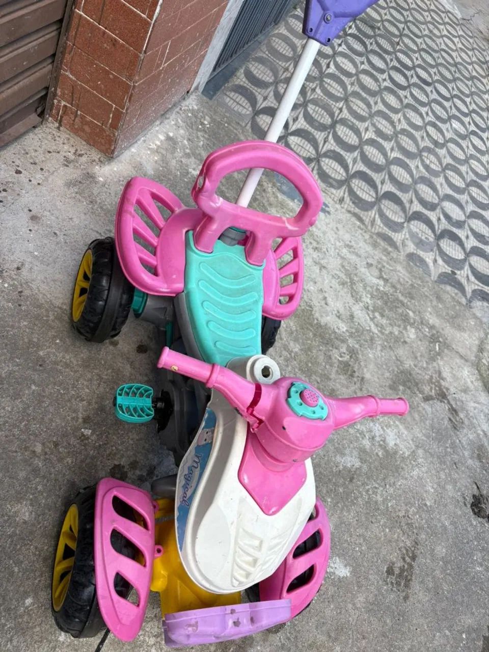 Quadriciclo infantil com empurrador  - Foto 3
