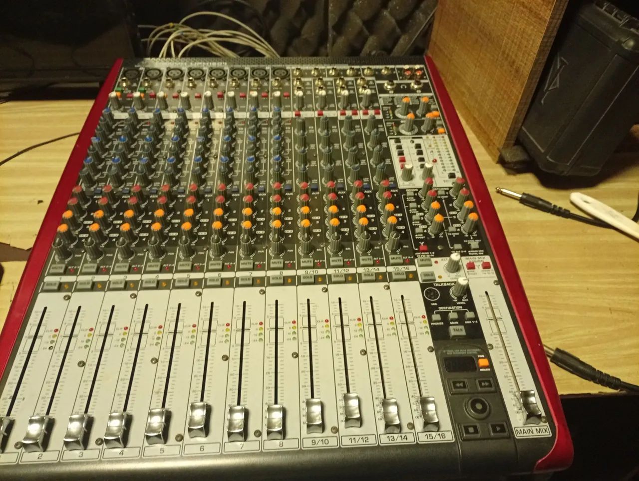 Mesa de som  Behringer  - Foto 4