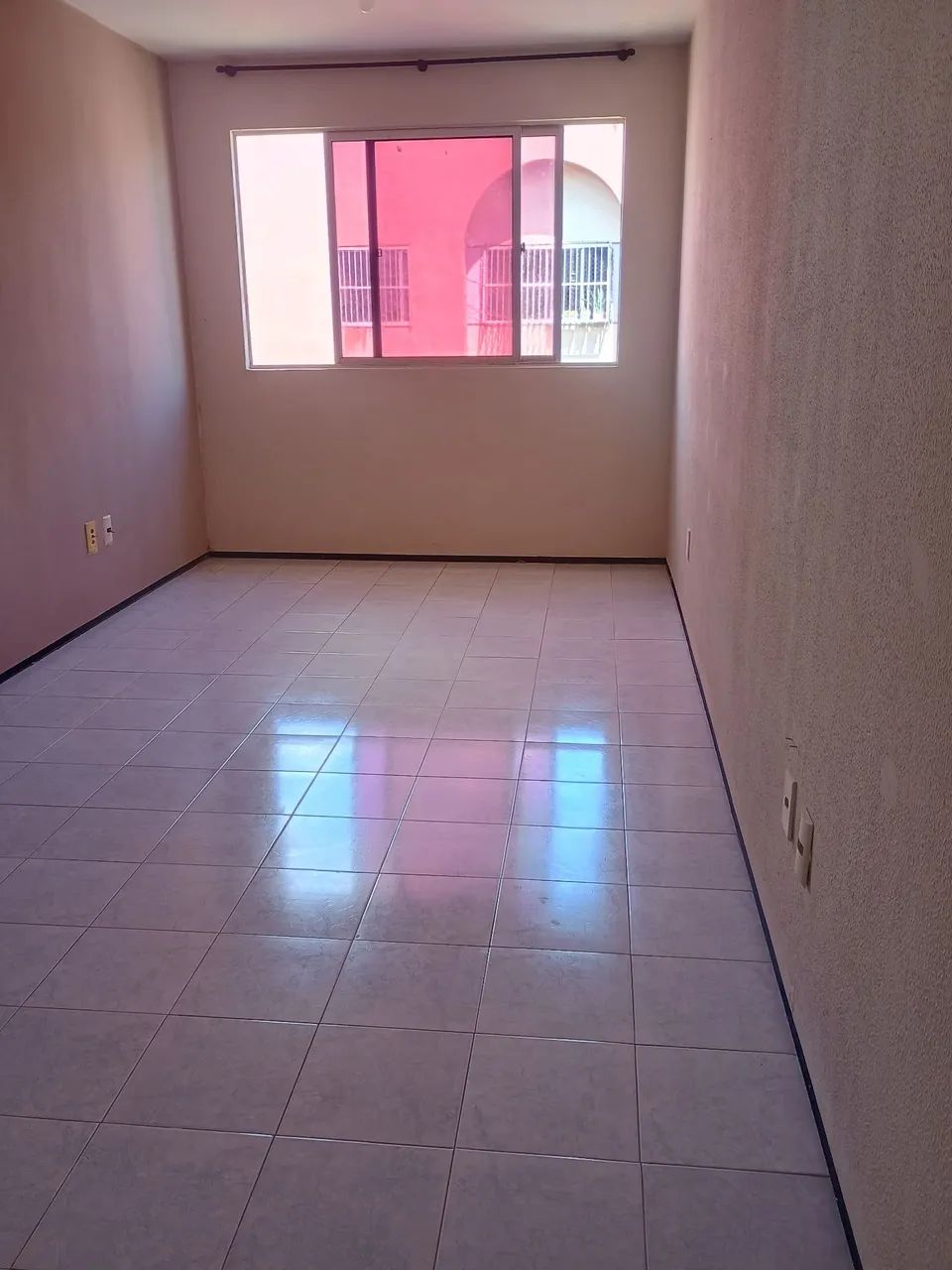 Alugo apartamento  no condomínio  Sol Mar.  