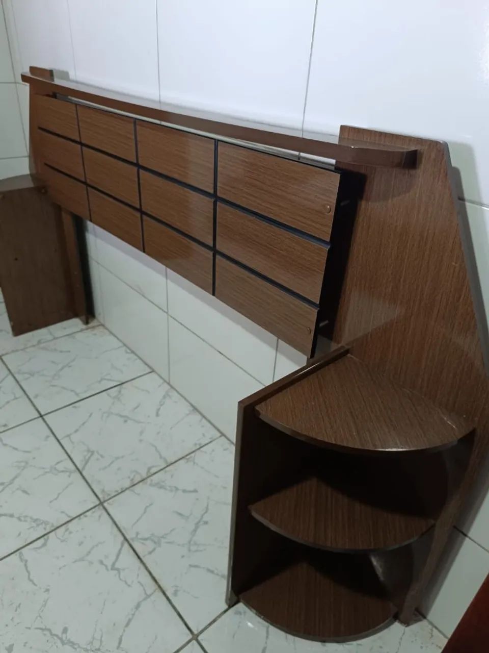 Cabeceira de cama de casal com 2 criados-mudos - Foto 2