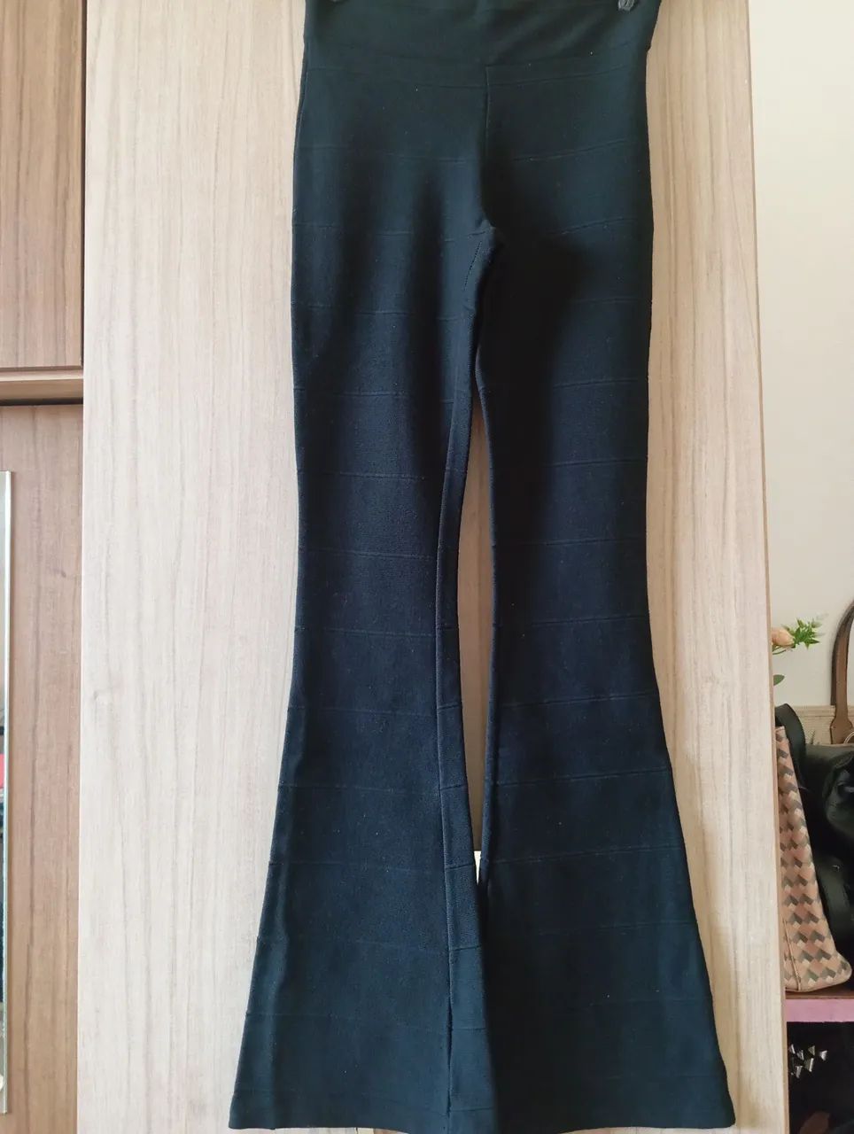 Calça bandagem flaer preta