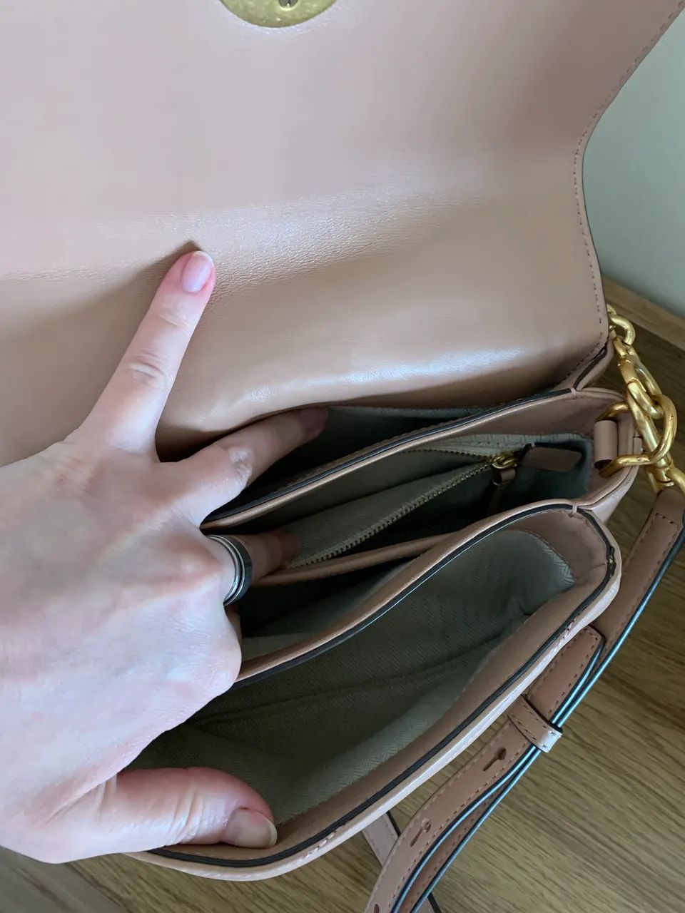 Bolsa tory burch kira chevron nude - Foto 4