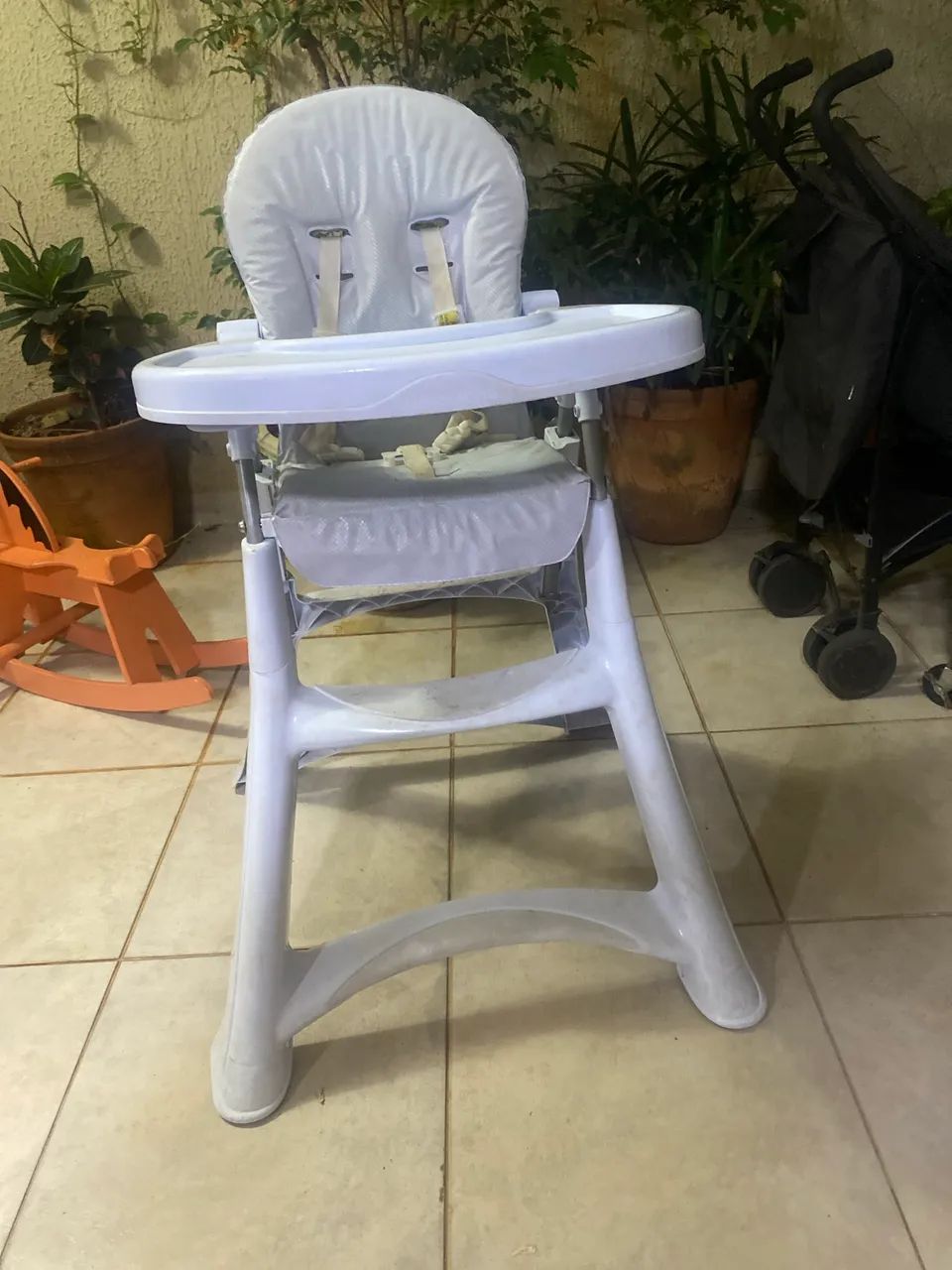 Cadeirão de alimentação para bebê.  - Foto 2