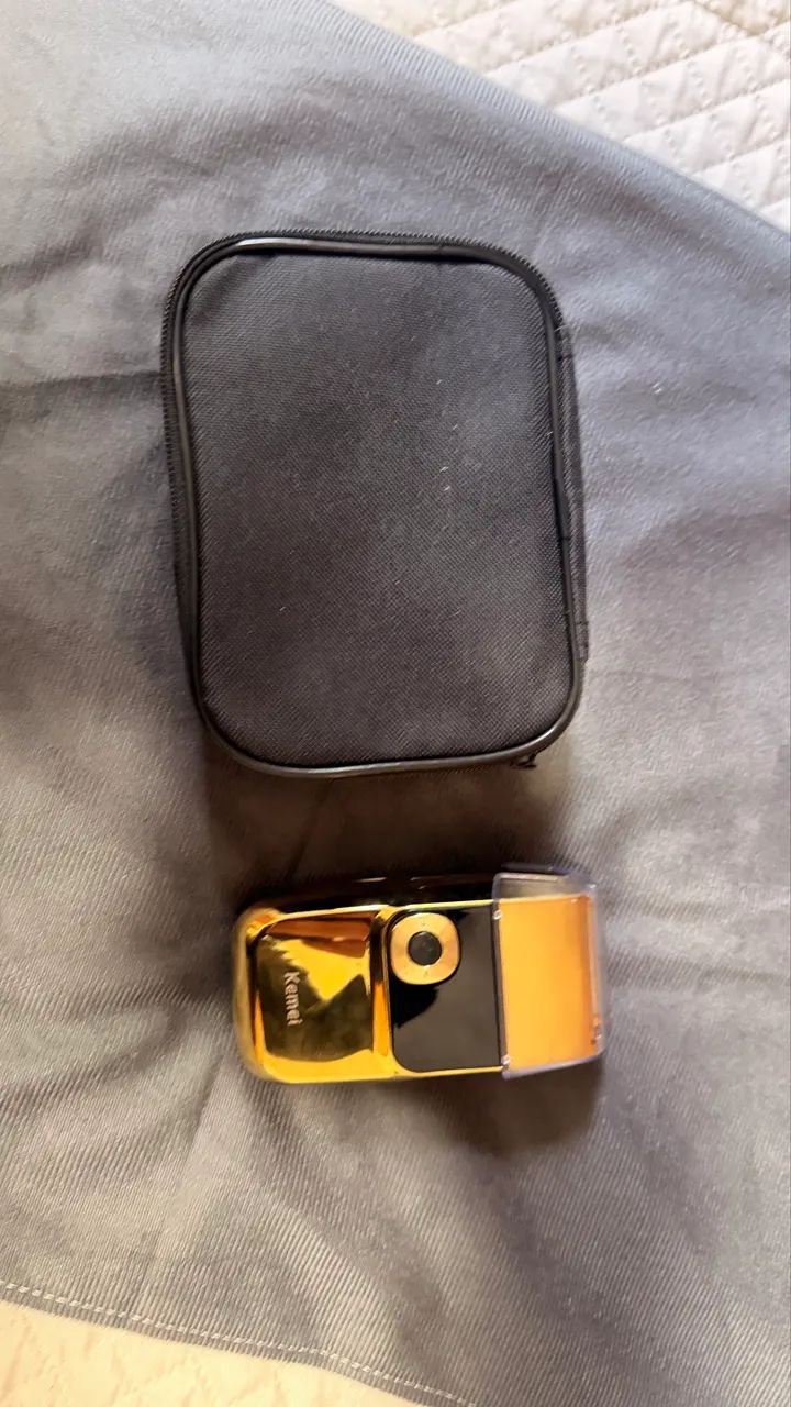 Barbeador Kemei dourado 