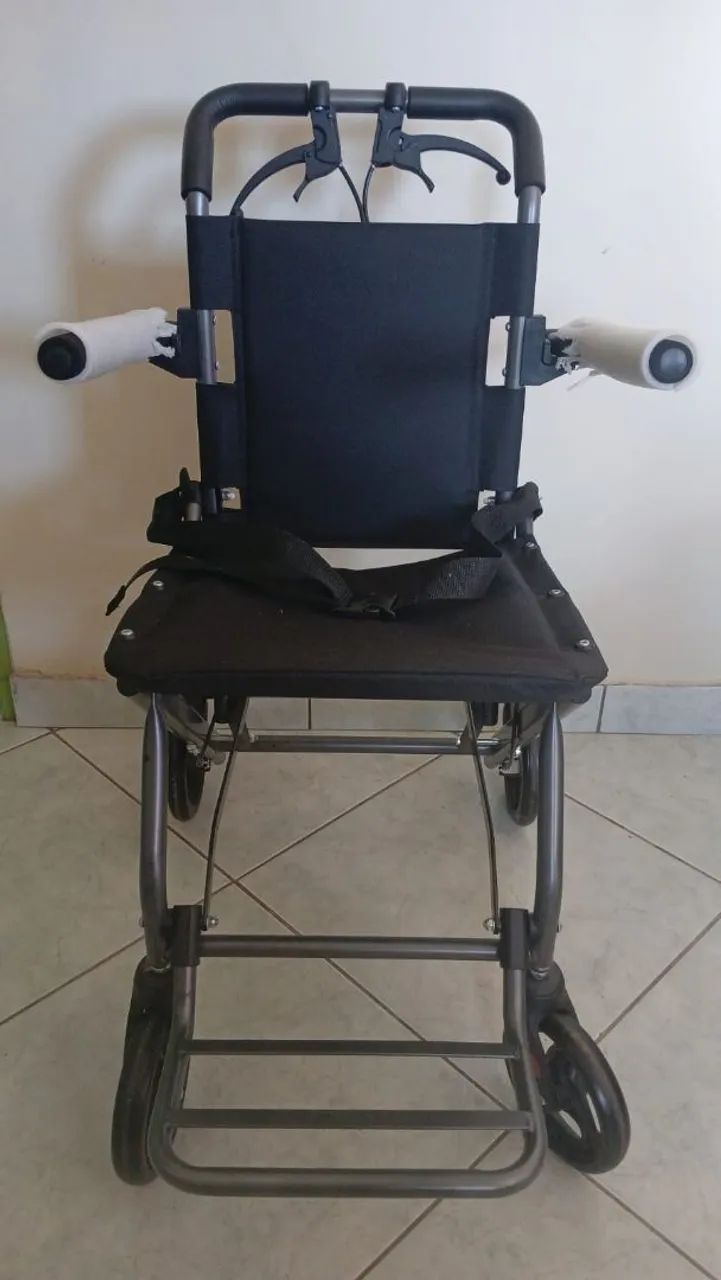 Cadeira de rodas dobrável 