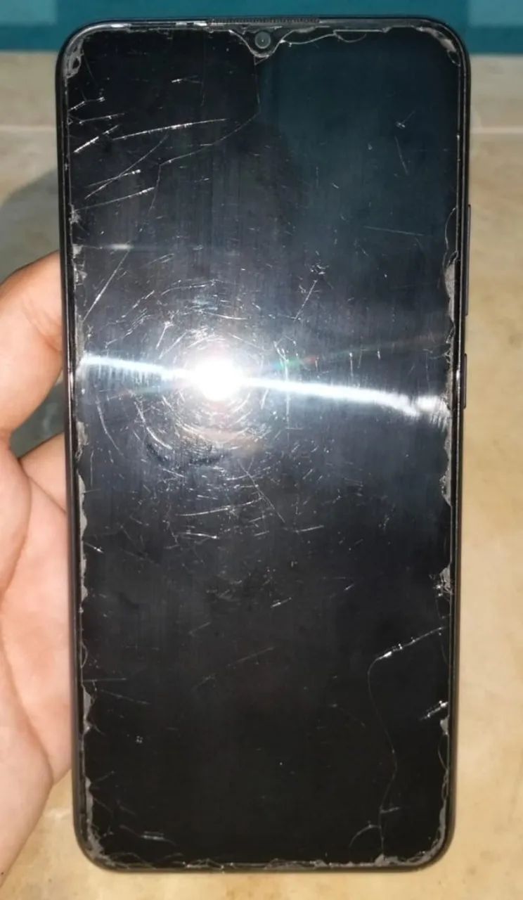 Vende-se A02s com algumas marcas de uso.