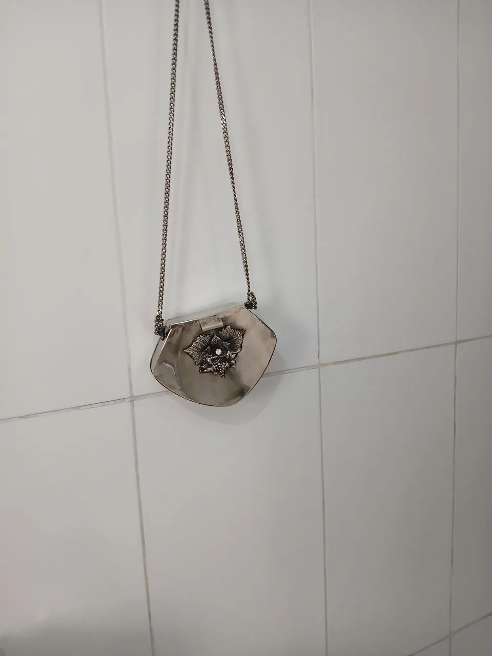 Bolsa antiga de metal prateado deslumbrante  - Foto 6