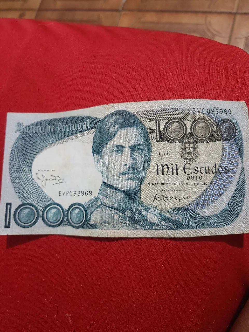 Nota antiga de Portugal 1000 escudos ouro 