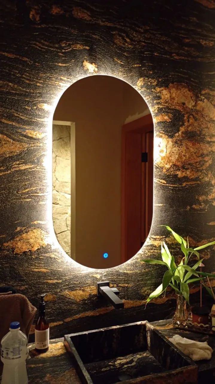 Espelho oval com iluminação 900x500