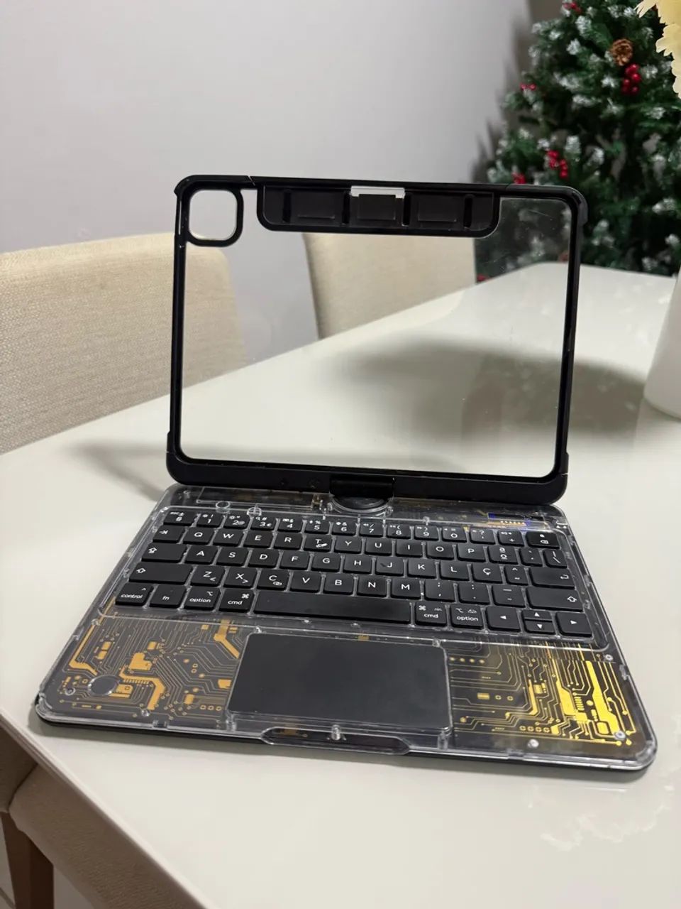 Capa de IPad com teclado touch 