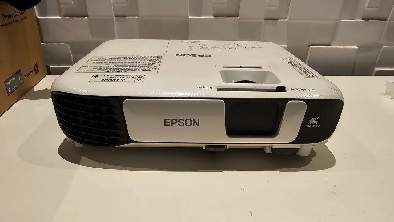 PROJETOR EPSON POWERLITE S41+ - COMPLETO E FUNCIONANDO PERFEITAMENTE