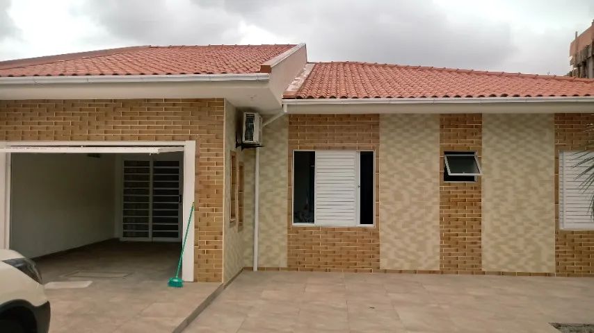 CASA  FAMILIAR, CARIANOS, FLORIPA, 04 QUARTOS