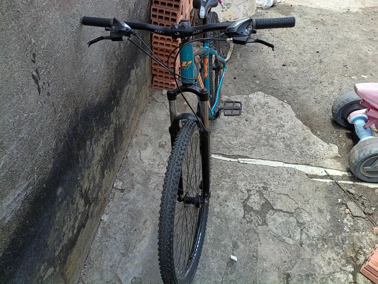 Vendo bicicleta aro 29 com marcha  - Foto 2