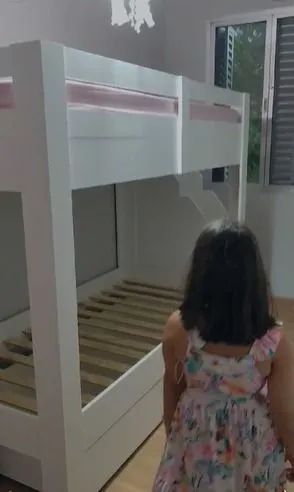 Beliche infanto juvenil com 2 gavetões e escada com 4 gavetas