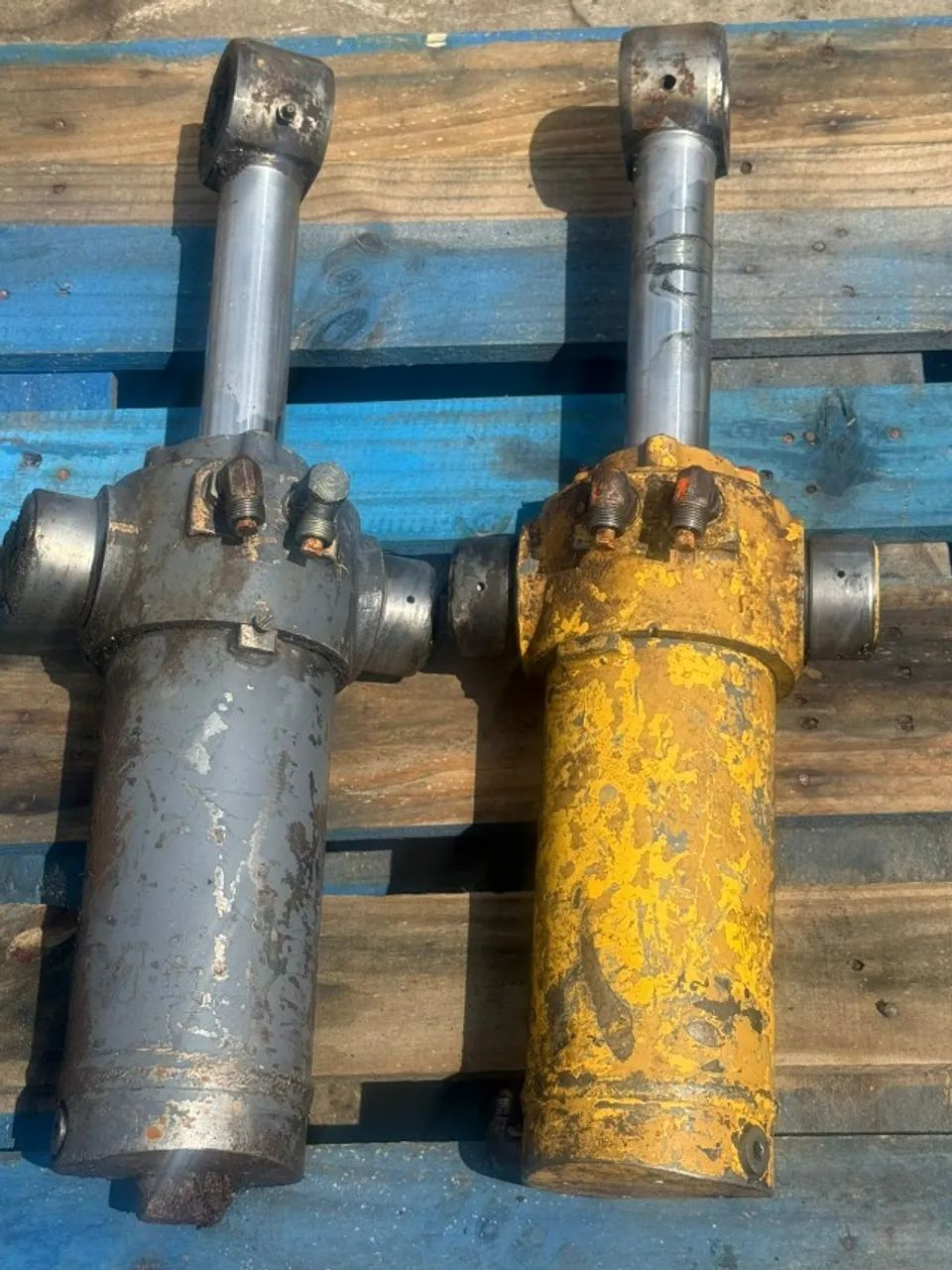 Cilindro de Giro Retroescavadeira New Holland LB90 p/n * 2