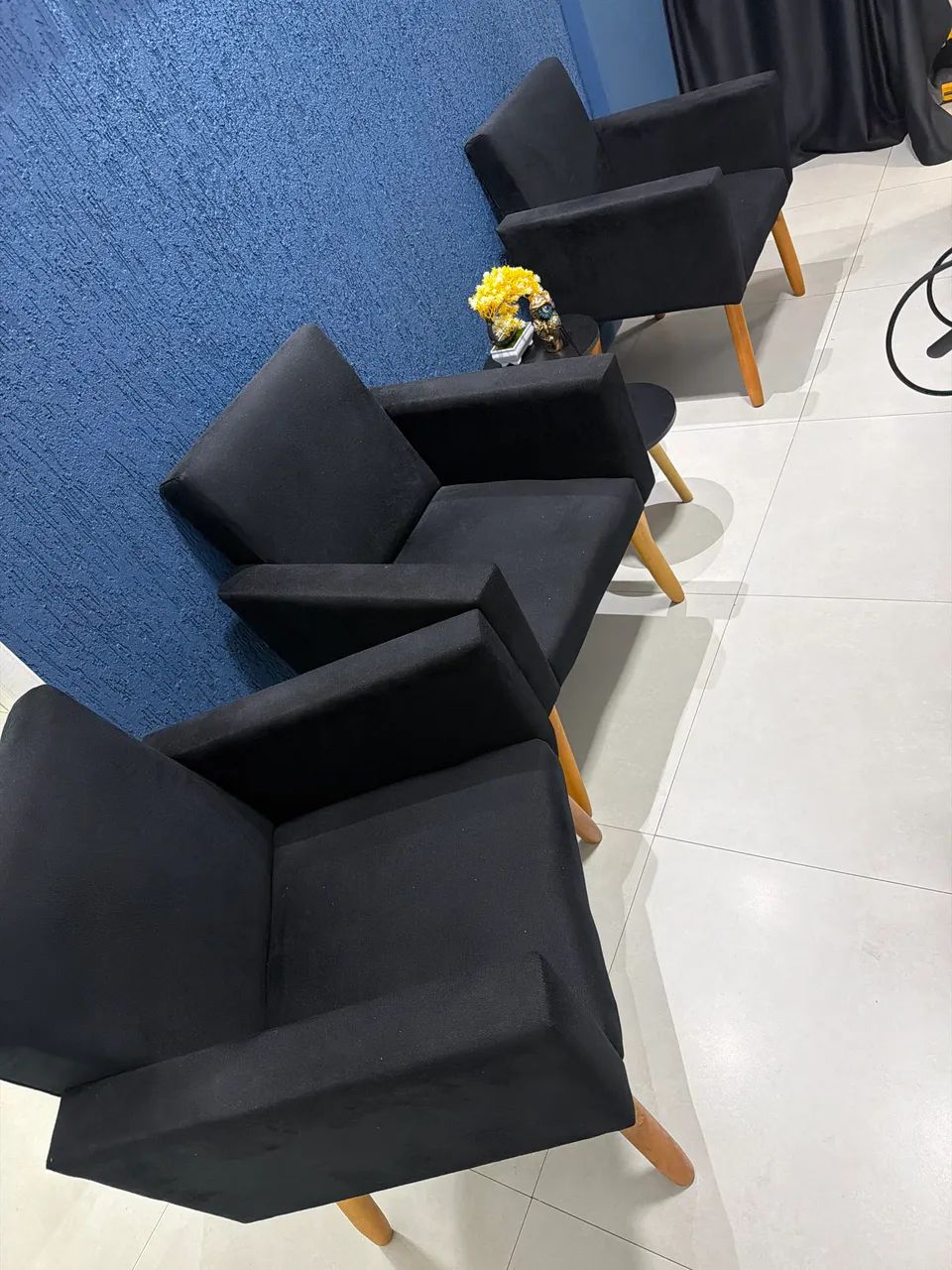 3 poltronas de recepção 