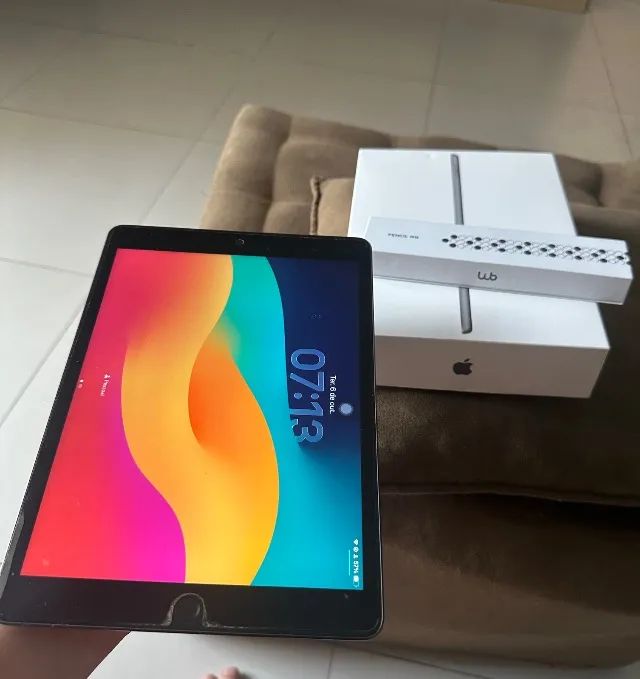 iPad 9 64gb, sem defeitos, com capa e película + Caneta Wb com ponteiras - Foto 2