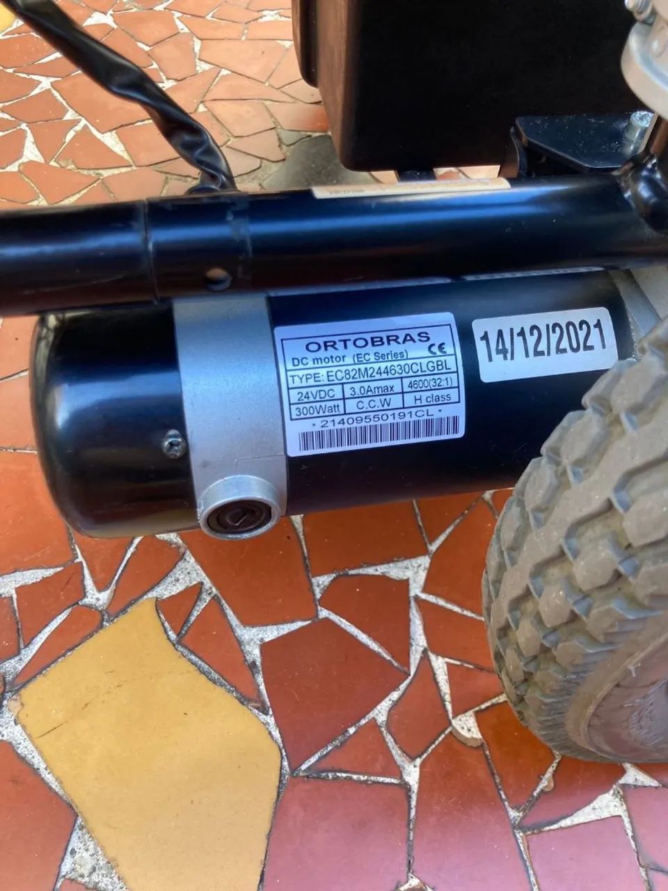 Vendo cadeira de rodas motorizada  - Foto 5