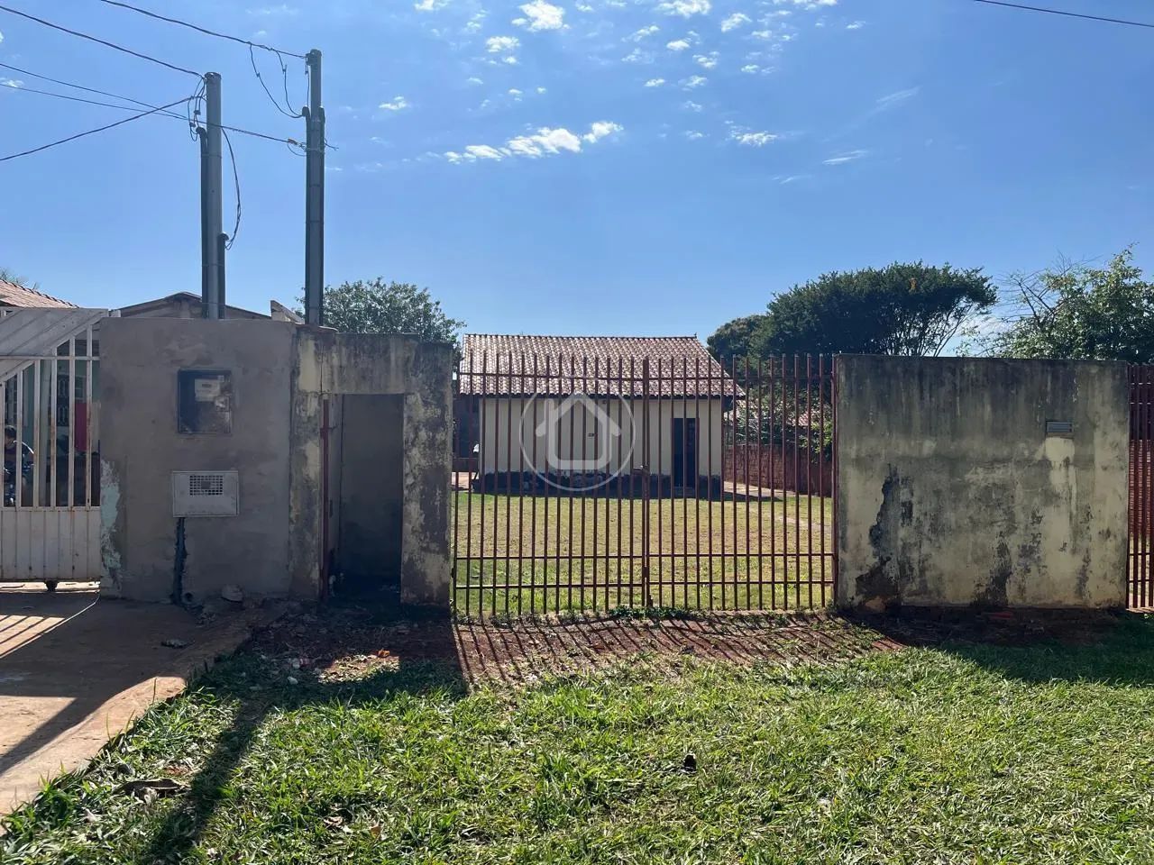 CASA COM 02 QUARTOS - TAQUARUSSU