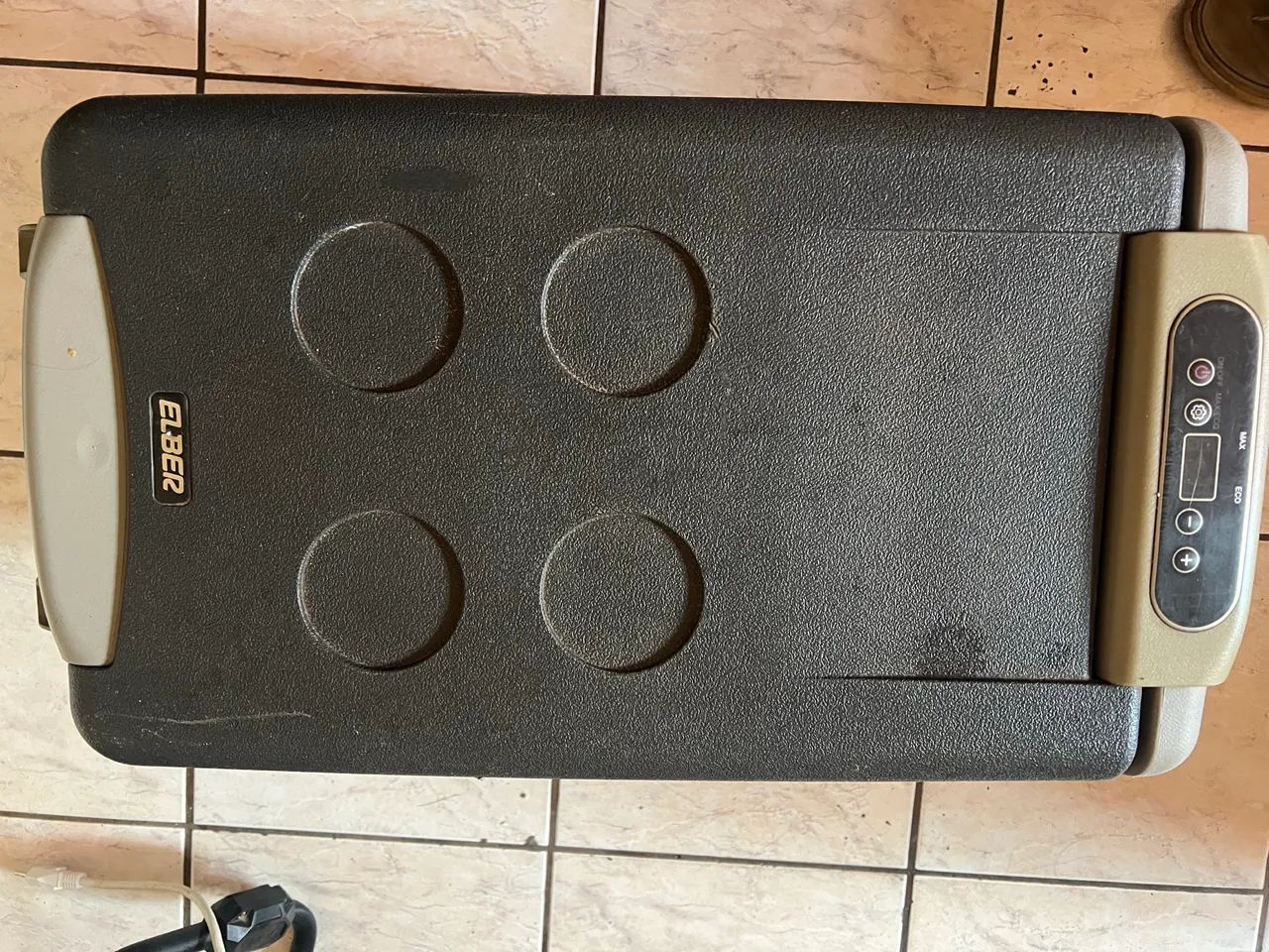 Geladeira Elber novinha 41lts