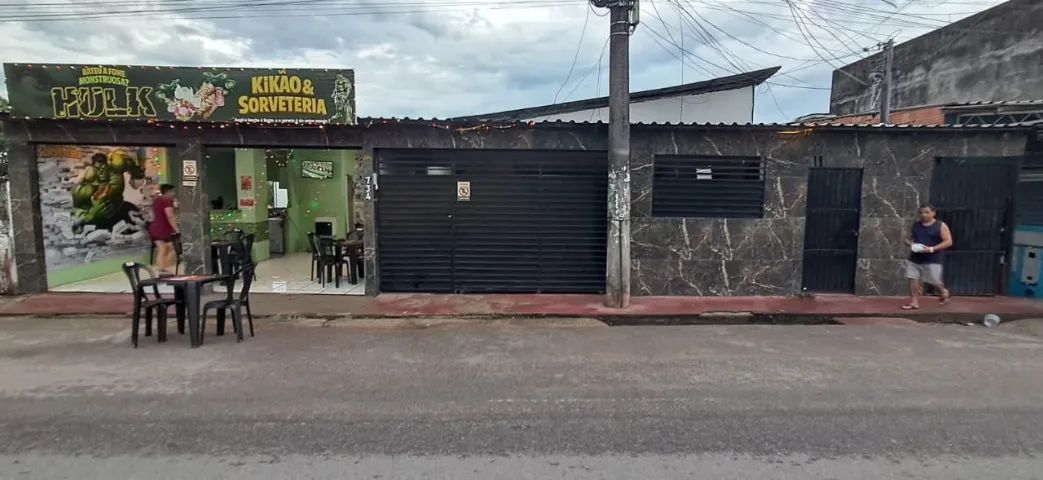 Prédio Comercial e Residencial com 12 Apartamentos, Casa e Ponto Comercial - Educandos