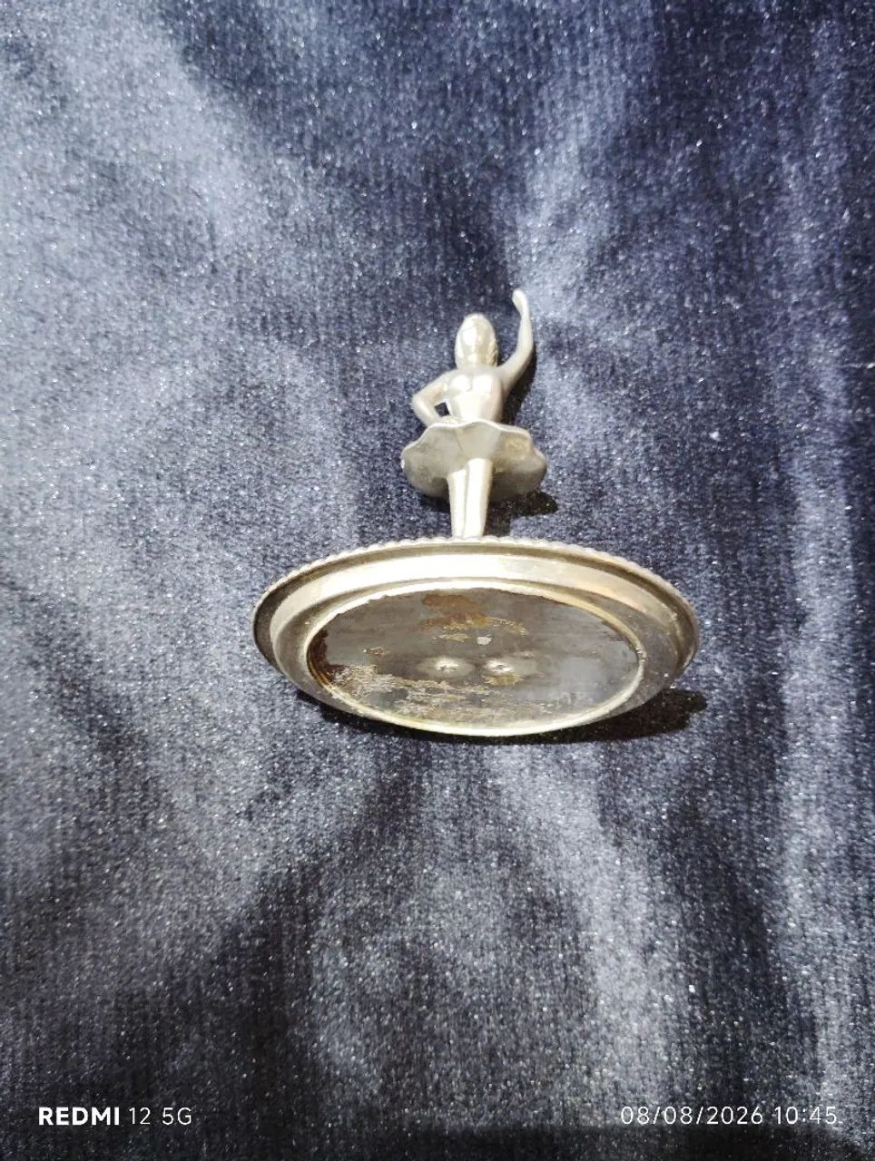 Souvenir (bailarina) em metal. - Foto 3