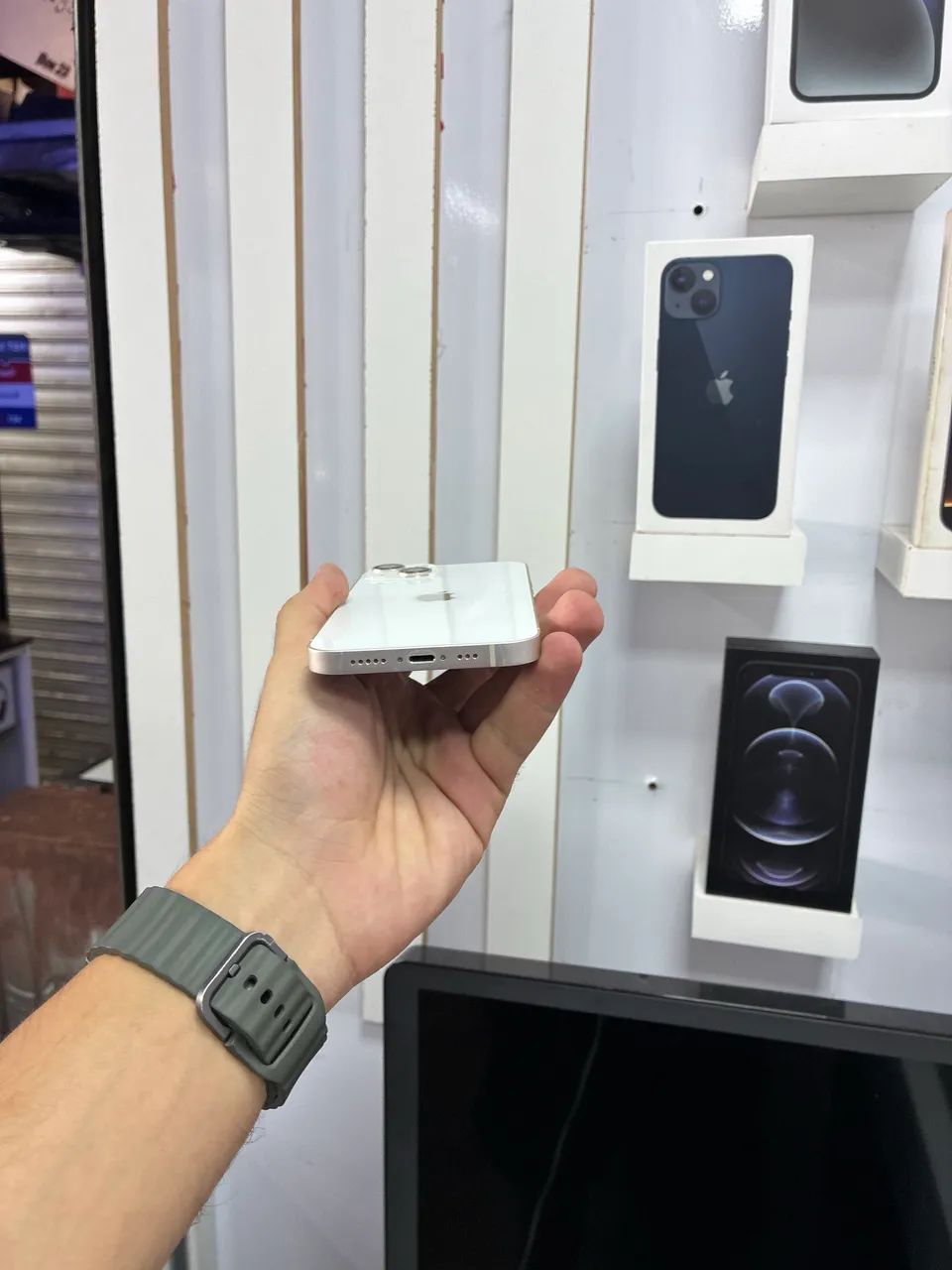 IPHONE 13 - 128GB BRANCO  - Foto 4