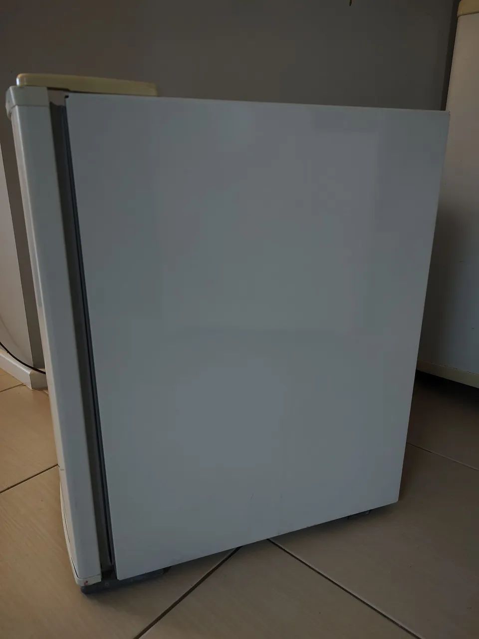 Frigobar Eletrolux RE80 - Foto 3