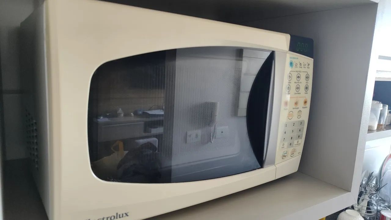 Vendo Microondas 18 litros Electrolux  - Foto 3