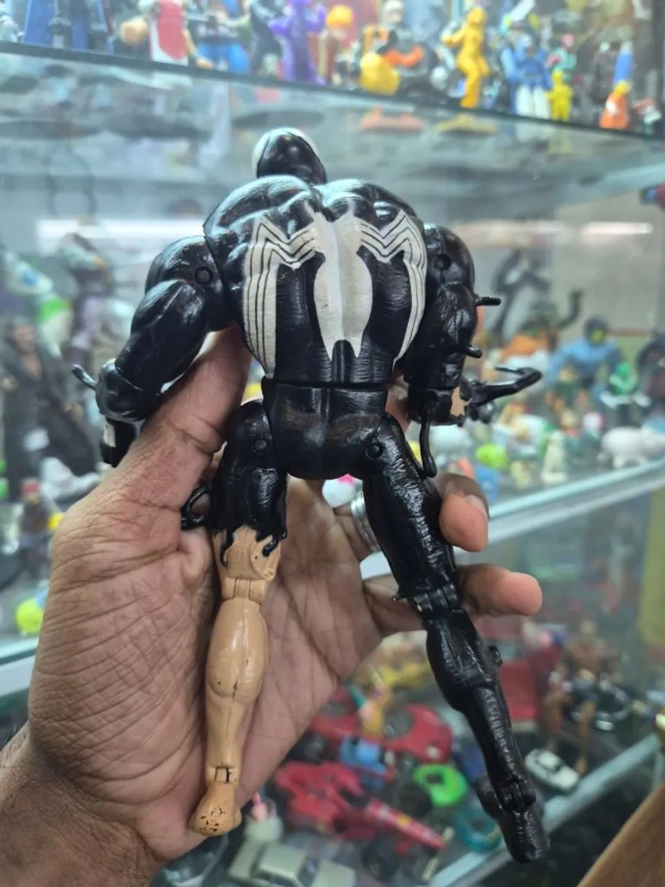 Boneco Venom Spider-Man Classics- 18 cm - Foto 2