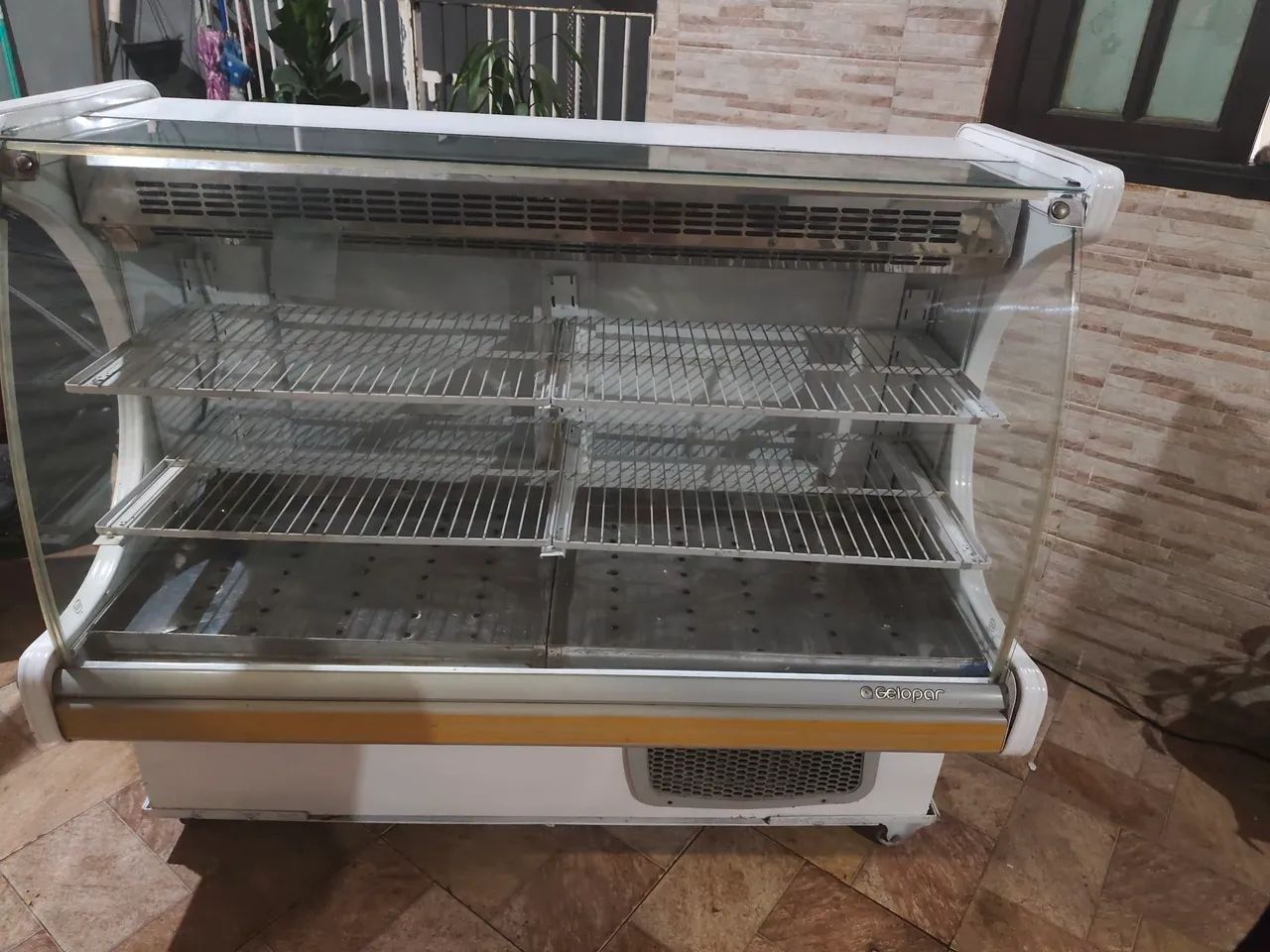 Balcão expositor para bolos refrigerado 