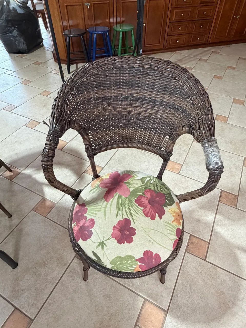 Mesa varanda + 4 cadeiras em rattan - Foto 4