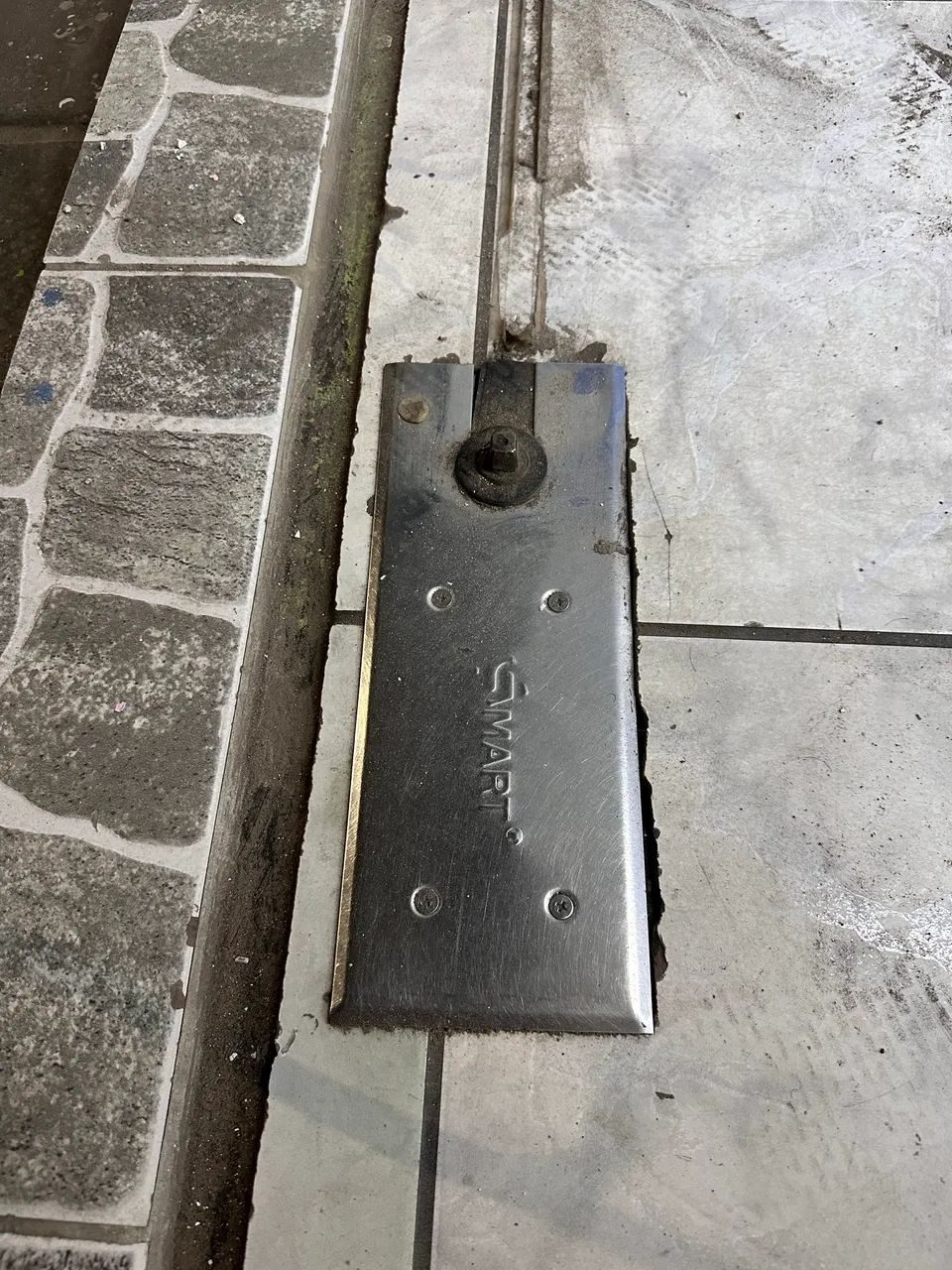 Porta de vidro 2.10x2.10 c/ mola