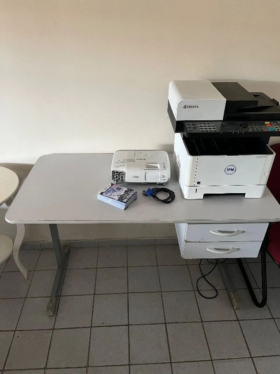 Vende-se mesa de professor