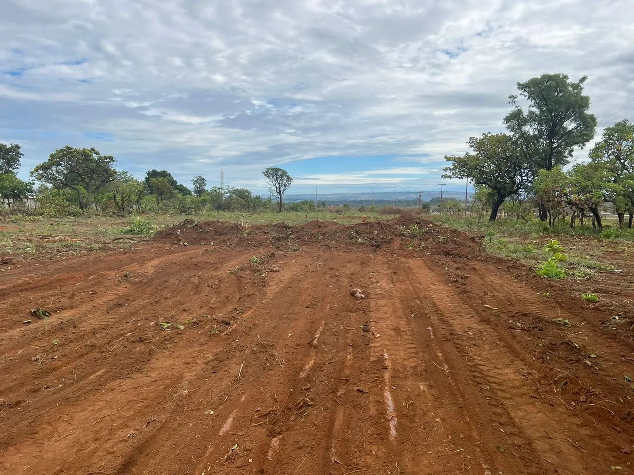 Terreno com 27.314m² de frente ao entroncamento da BR 070/ DF 180 próximo à PRF Ceilândia-