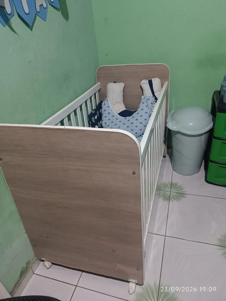 Berço com colchão 