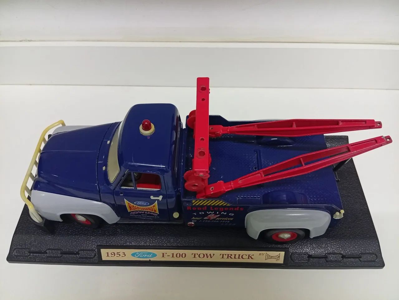 Miniatura Ford F-100 Tow Truck Road Legends - Hobbies e coleções