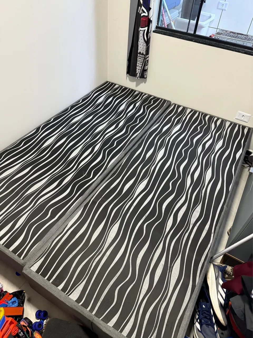 Vende-se base de cama queen