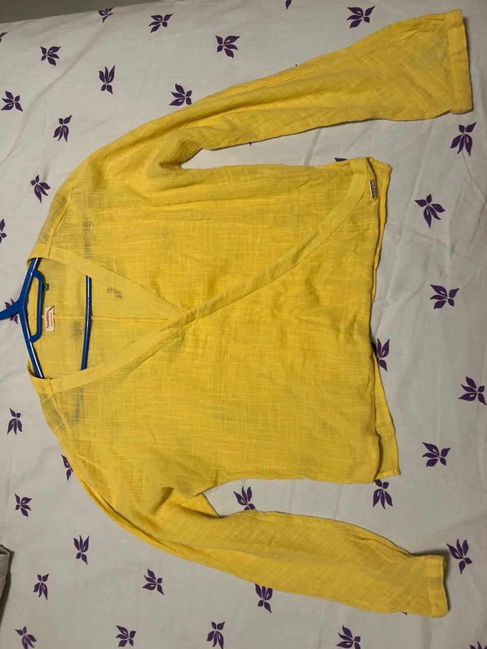 Blusa amarela em linho 