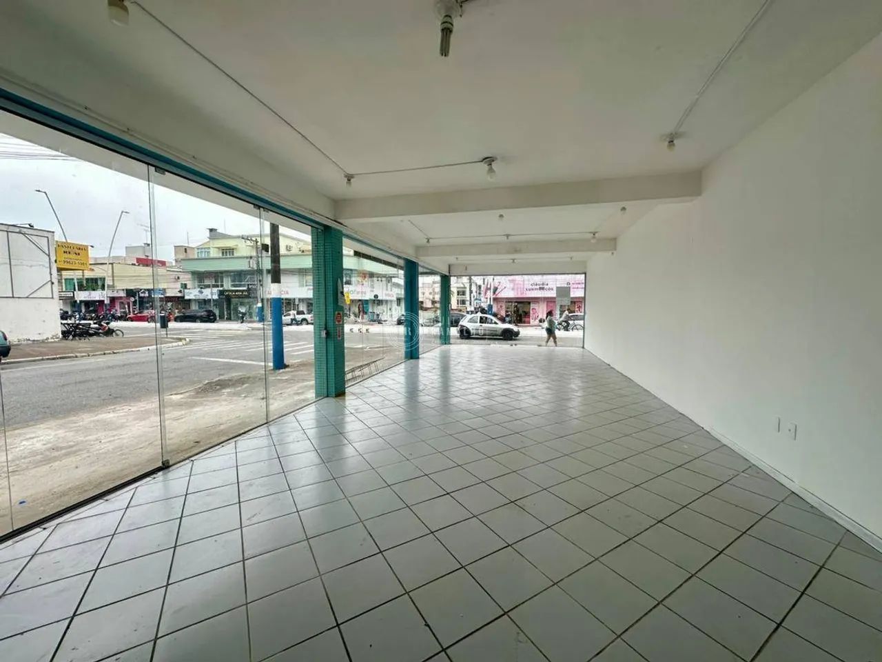 Locação Anual: Sala Comercial 5ª Avenida em Balneário Camboriú