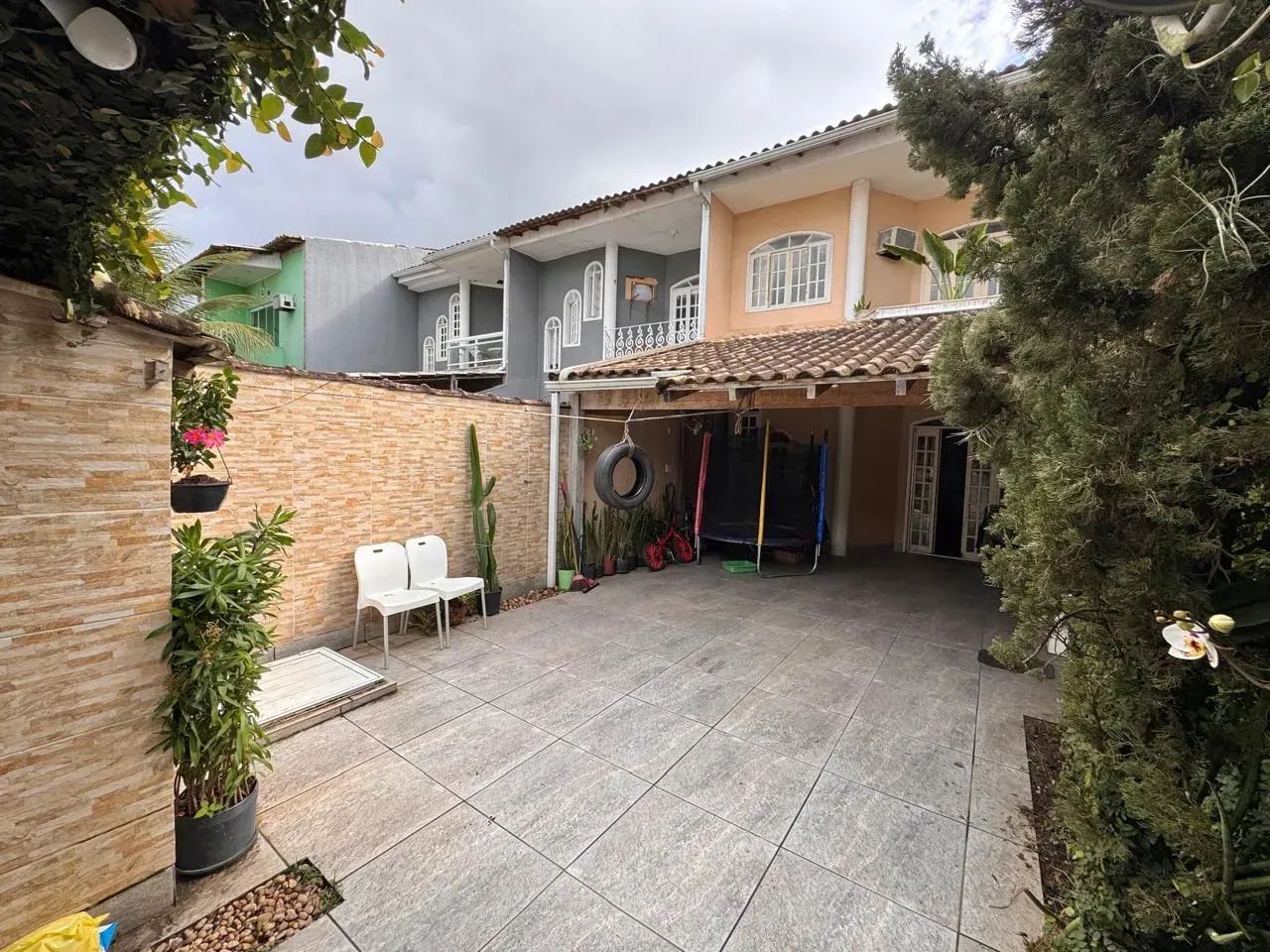 LINDÍSSIMA CASA DUPLEX COM 3 QUARTOS