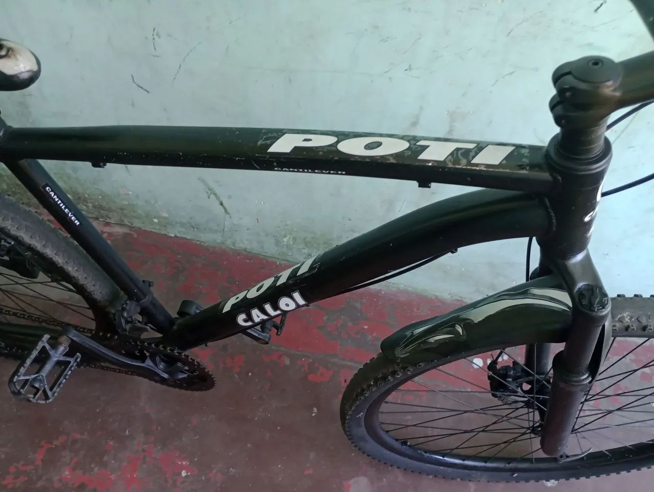Vendo uma bk semi nova 