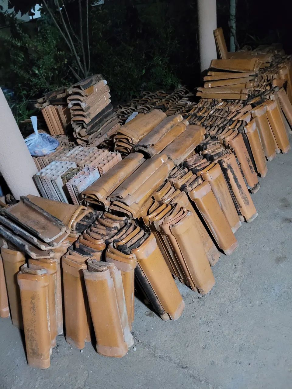 Used Colonial-style Flat Roof Tiles